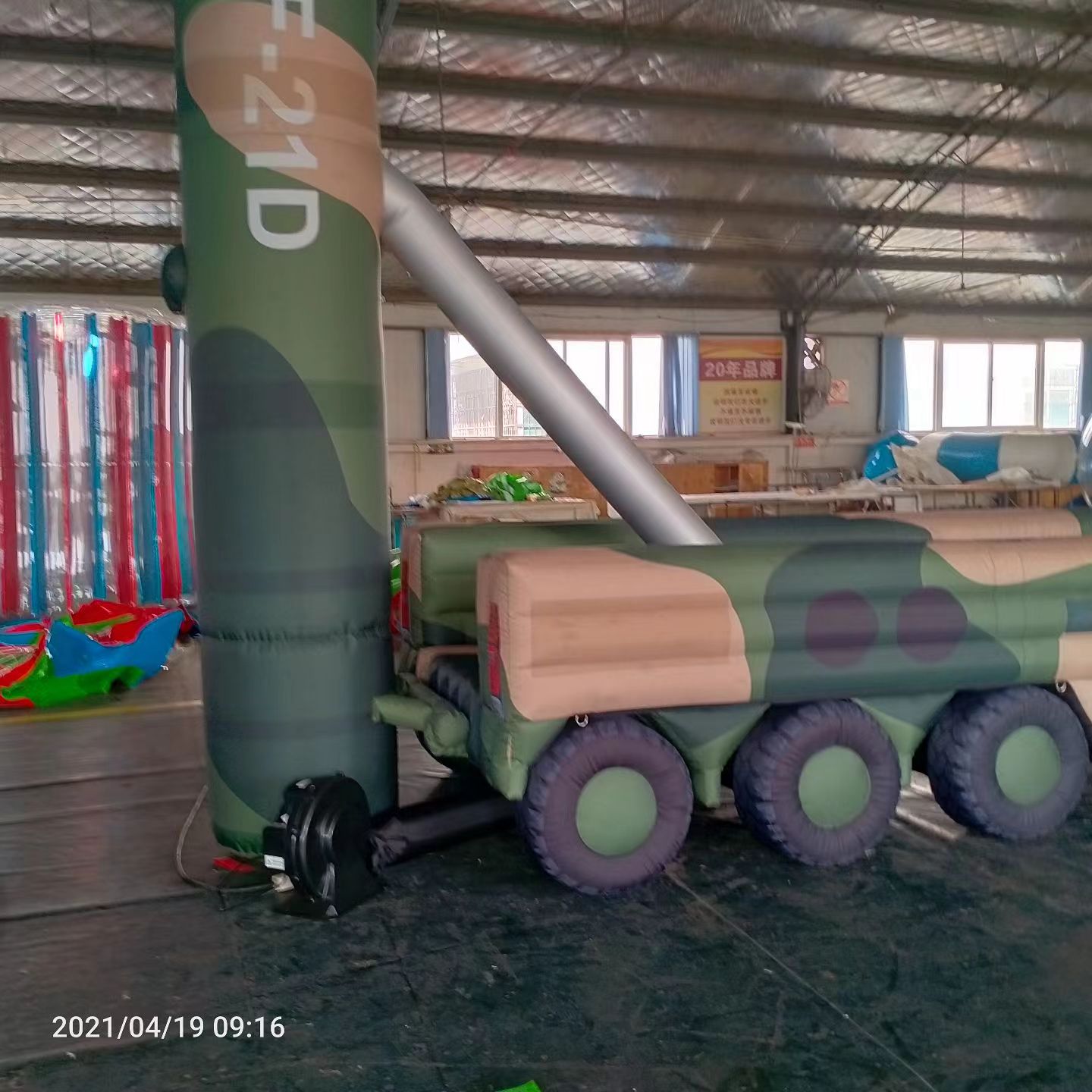 兴仁军事演习中的充气目标车辆：模拟发射车雷达车坦克飞机